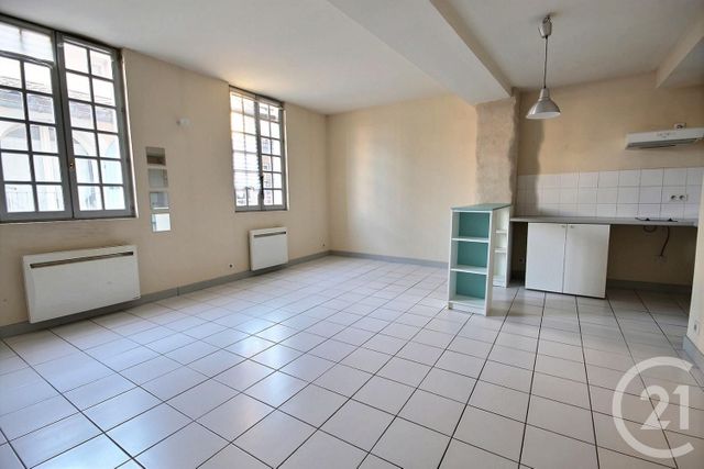 Appartement F2 à louer - 2 pièces - 50.0 m2 - AVIGNON - 84 - PROVENCE-ALPES-COTE-D-AZUR - Century 21 Saint Marc Immobilier